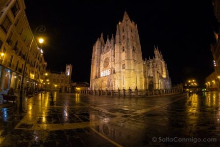 Leon-Catedral-Fachada-Noche Leon-Catedral-Fachada-Noche